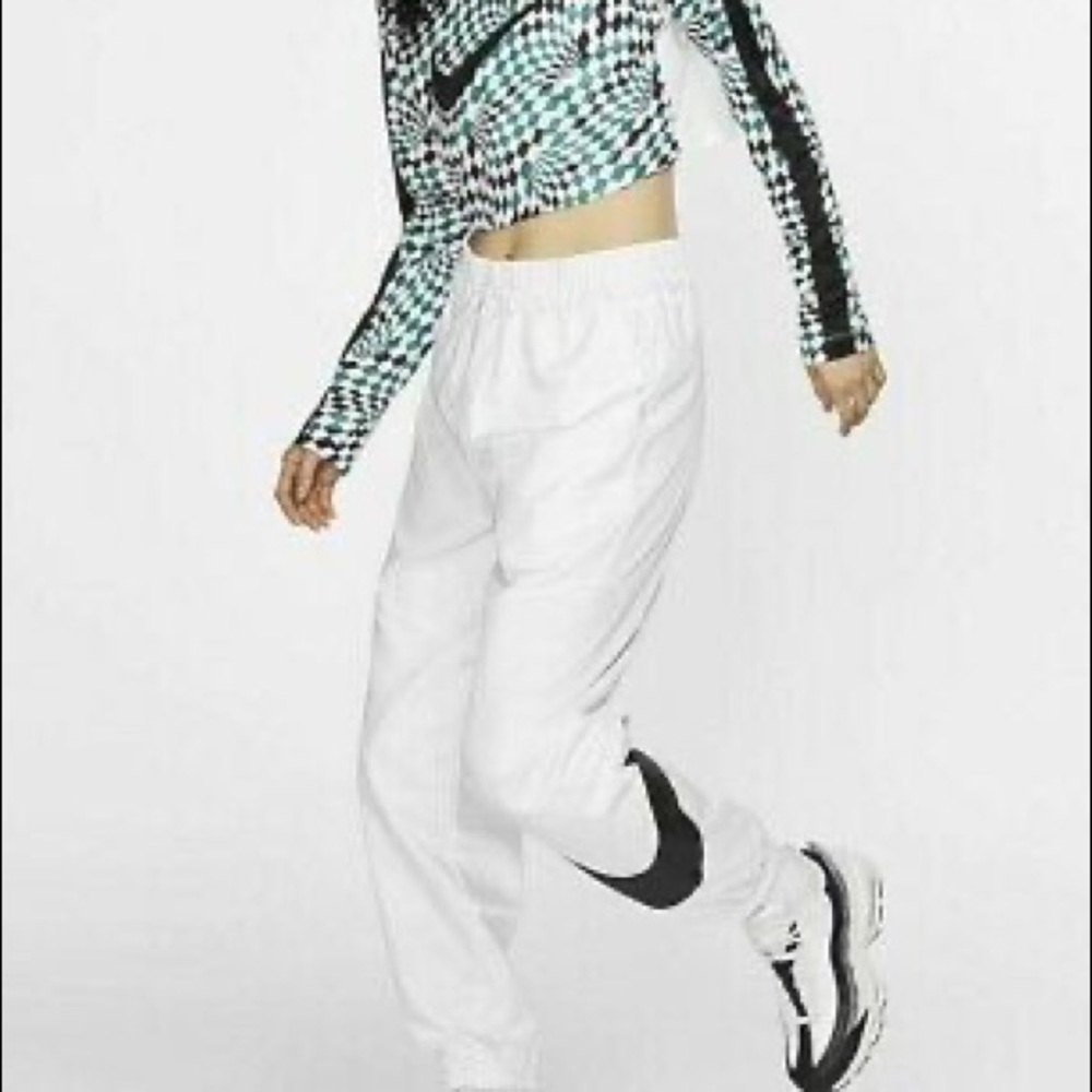 Nike Tapered Jogger Pants